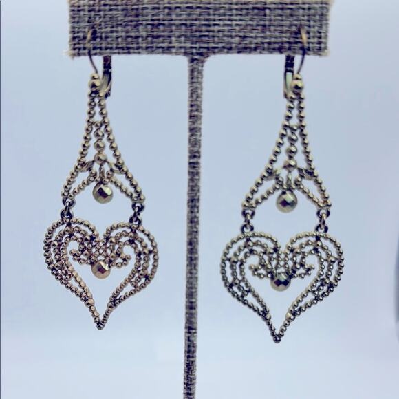 NEW! Francesca’s Elegant Gold Heart Drop Earrings - Picture 6 of 8